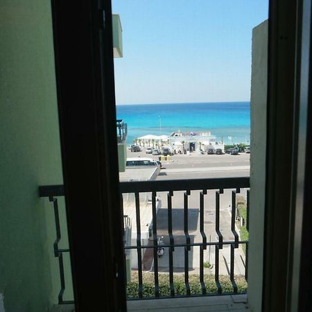 Attico Galilei Fronte Mare By Salentoville 加利波利 外观 照片