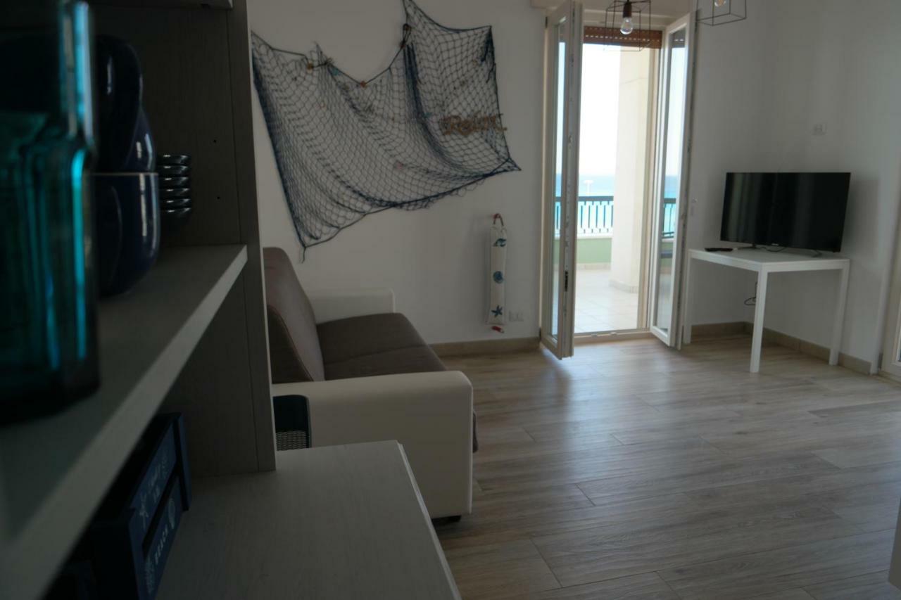 Attico Galilei Fronte Mare By Salentoville 加利波利 外观 照片