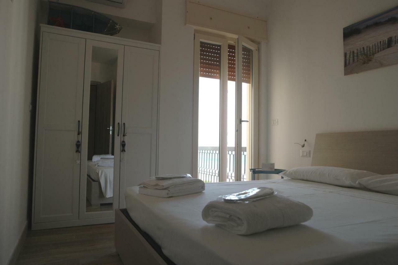 Attico Galilei Fronte Mare By Salentoville 加利波利 外观 照片