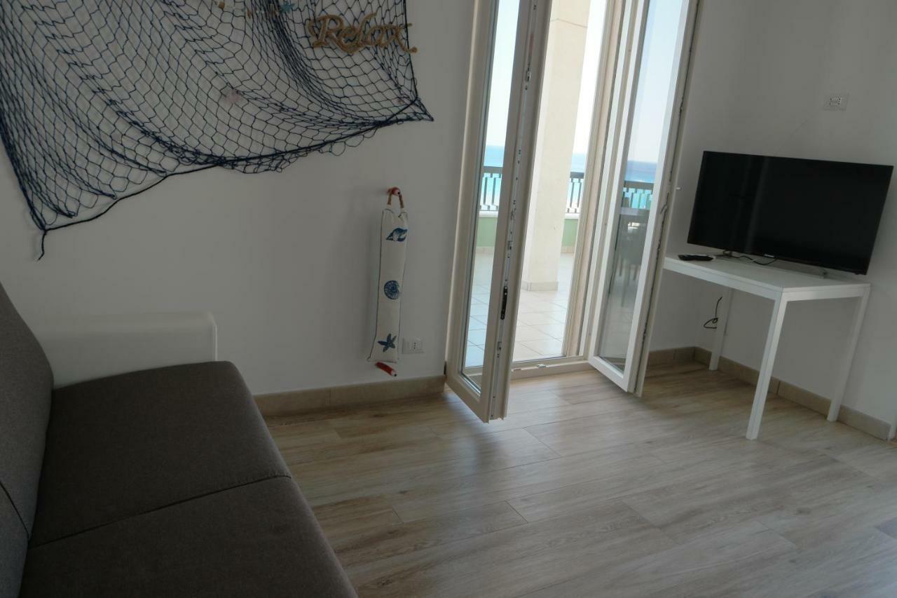 Attico Galilei Fronte Mare By Salentoville 加利波利 外观 照片