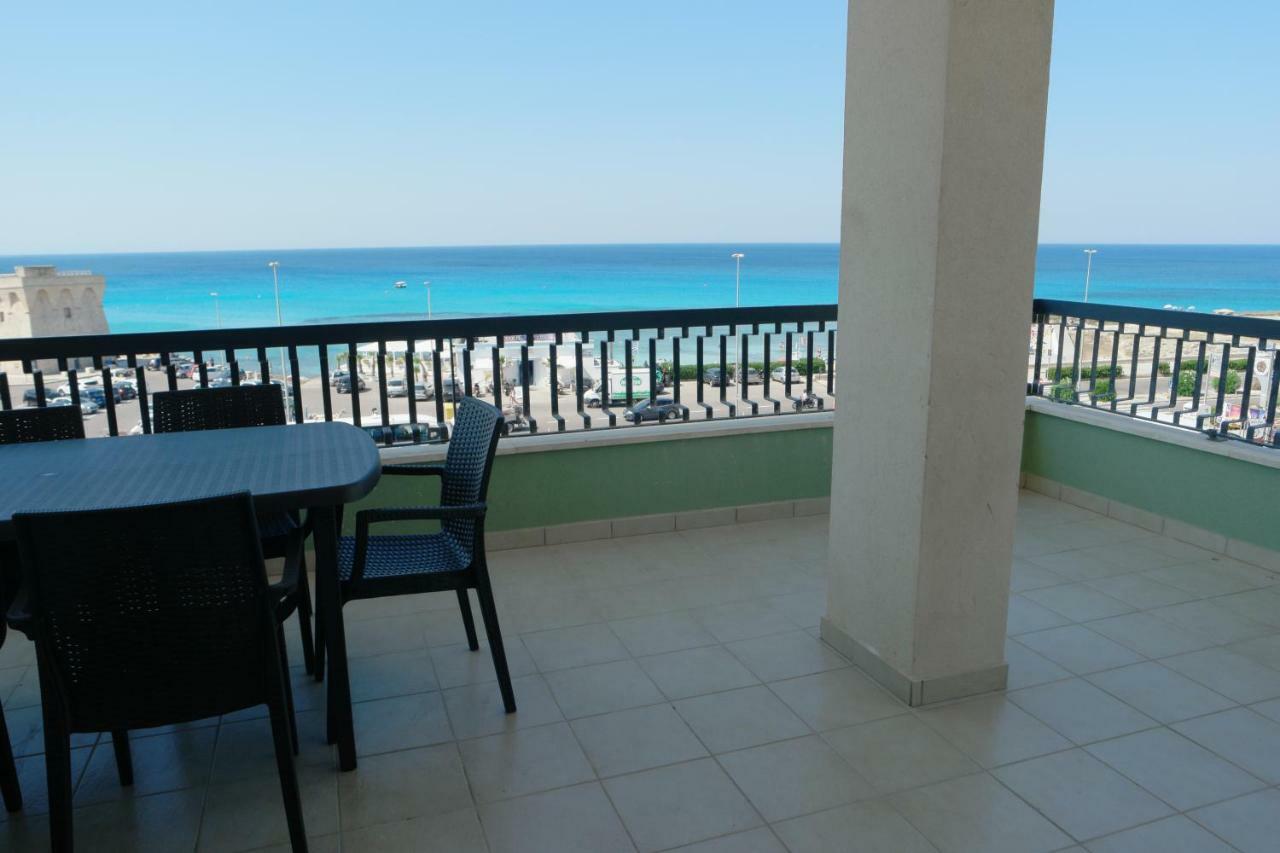 Attico Galilei Fronte Mare By Salentoville 加利波利 外观 照片