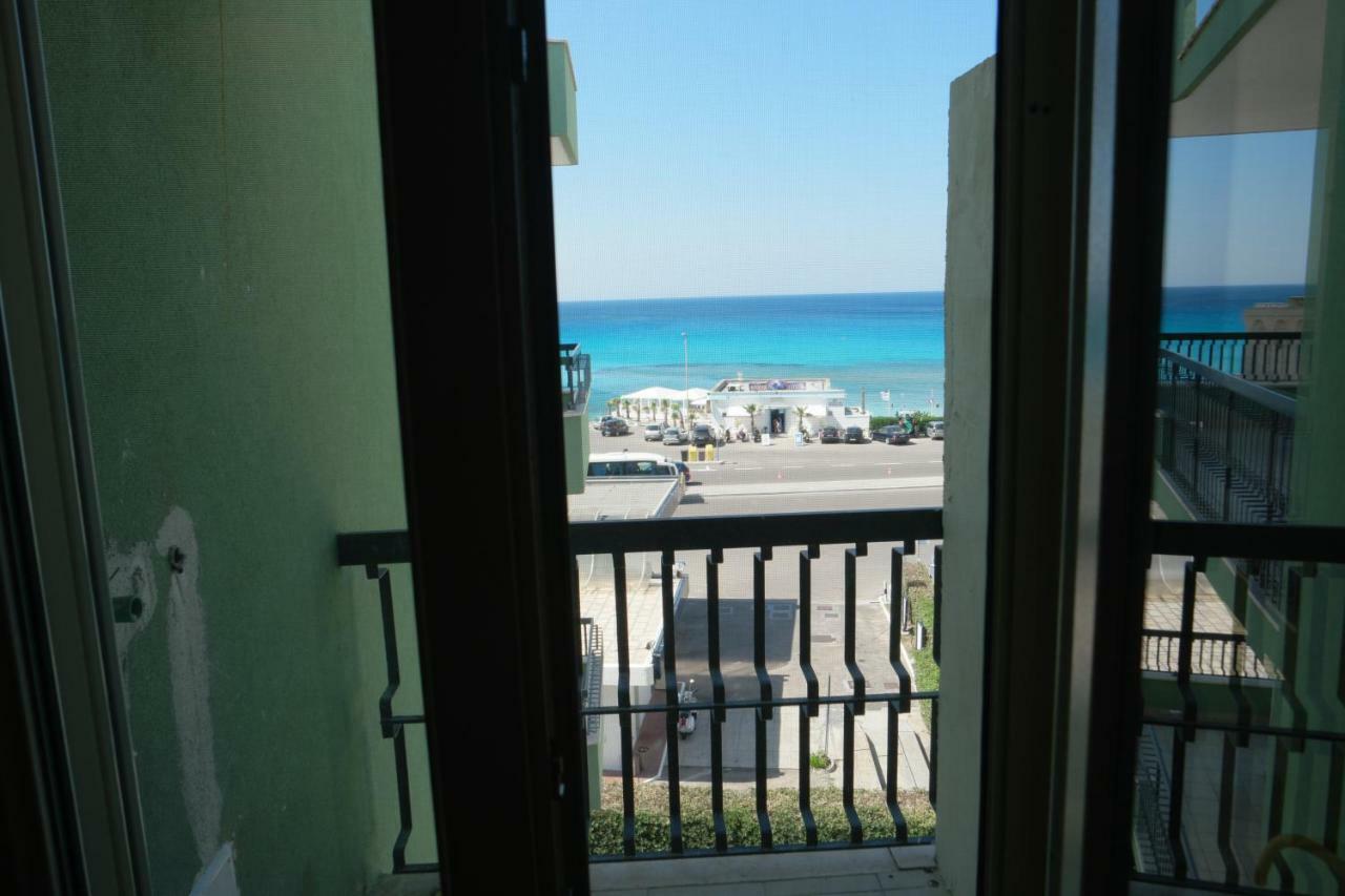 Attico Galilei Fronte Mare By Salentoville 加利波利 外观 照片